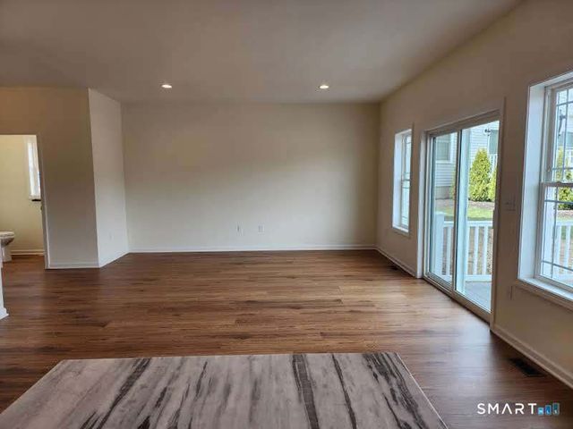 102 Mulholland Way 52, North Haven, CT 06473