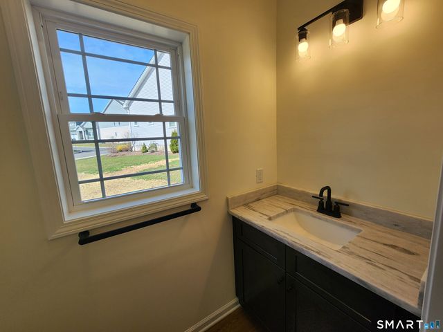 102 Mulholland Way 52, North Haven, CT 06473