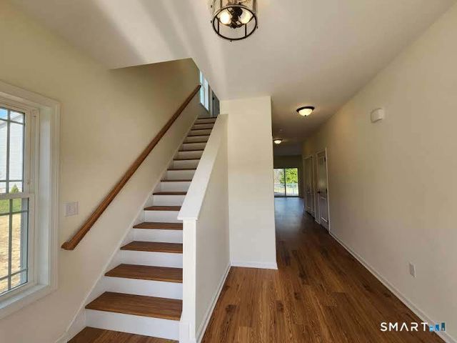 102 Mulholland Way 52, North Haven, CT 06473