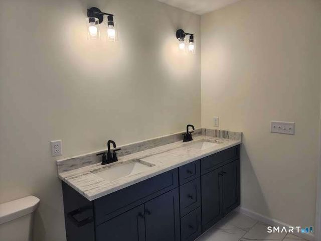 102 Mulholland Way 52, North Haven, CT 06473