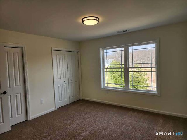 102 Mulholland Way 52, North Haven, CT 06473