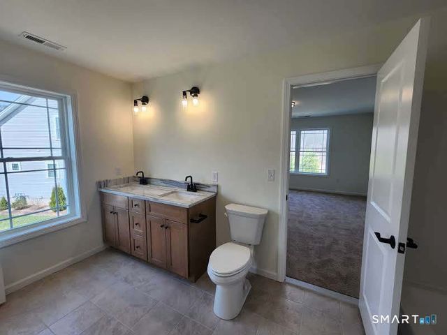 102 Mulholland Way 52, North Haven, CT 06473