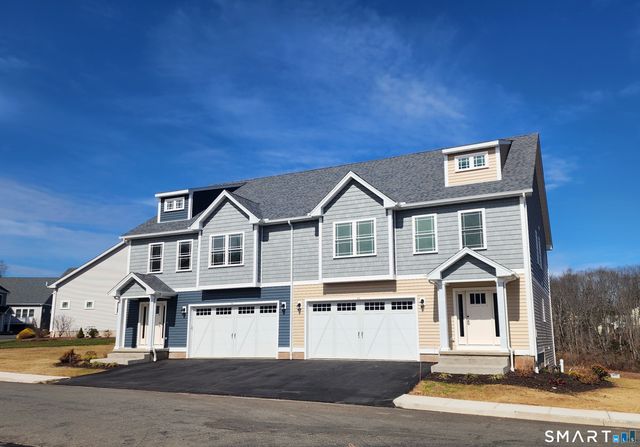 102 Mulholland Way 52, North Haven, CT 06473