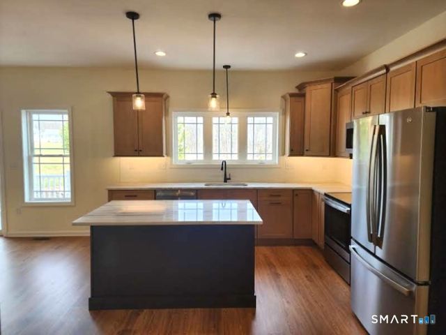 102 Mulholland Way 52, North Haven, CT 06473