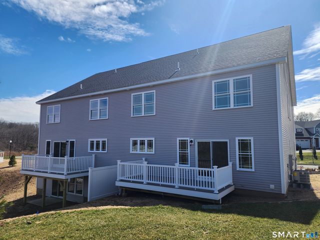 102 Mulholland Way 52, North Haven, CT 06473