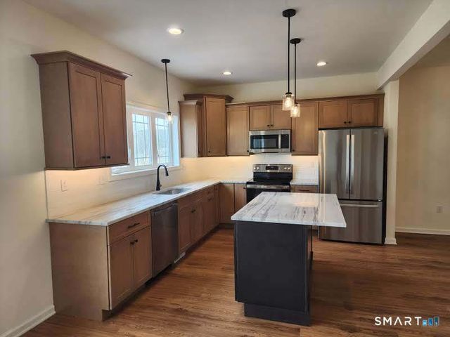 102 Mulholland Way 52, North Haven, CT 06473