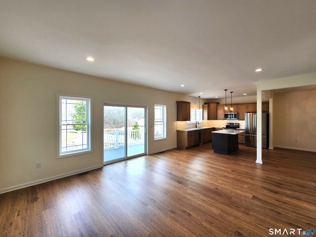 102 Mulholland Way 52, North Haven, CT 06473