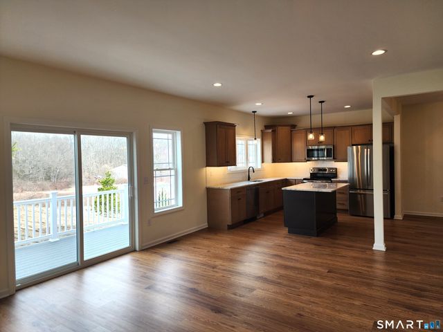 102 Mulholland Way 52, North Haven, CT 06473