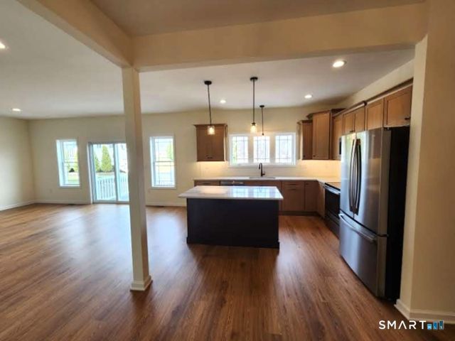 102 Mulholland Way 52, North Haven, CT 06473