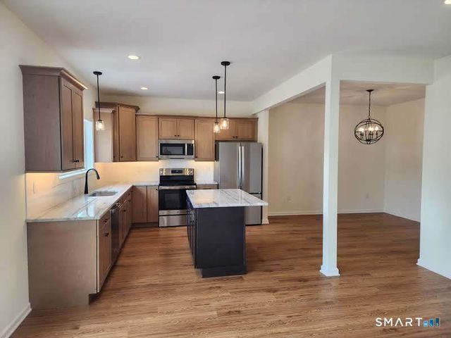 102 Mulholland Way 52, North Haven, CT 06473