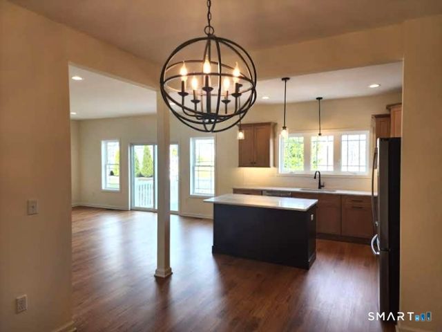 102 Mulholland Way 52, North Haven, CT 06473