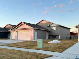 910 Birch St Street, Harrisburg, SD 57032