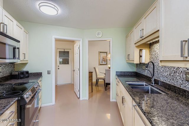 10454 W PALMERAS Drive, Sun City, AZ 85373