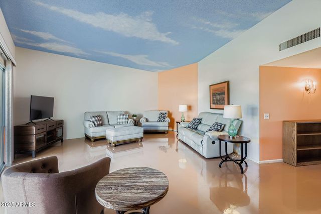 10454 W PALMERAS Drive, Sun City, AZ 85373