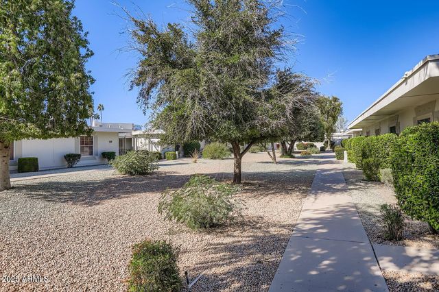10454 W PALMERAS Drive, Sun City, AZ 85373