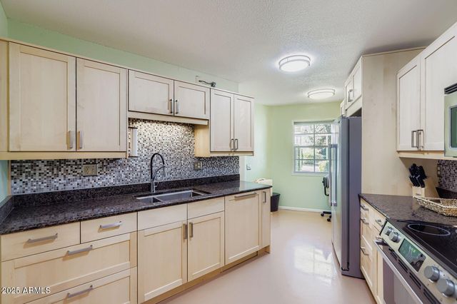 10454 W PALMERAS Drive, Sun City, AZ 85373