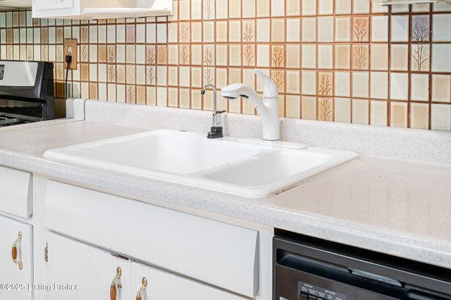 6505 Sherlock Way, Louisville, KY 40228