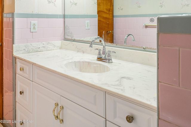 6505 Sherlock Way, Louisville, KY 40228