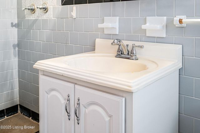 6505 Sherlock Way, Louisville, KY 40228