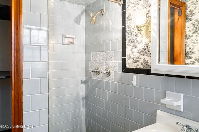 6505 Sherlock Way, Louisville, KY 40228