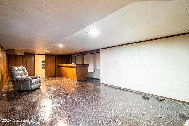 6505 Sherlock Way, Louisville, KY 40228