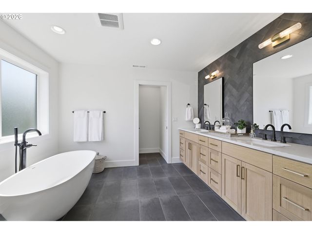 3445 SUMMIT SKY Blvd, Eugene, OR 97405