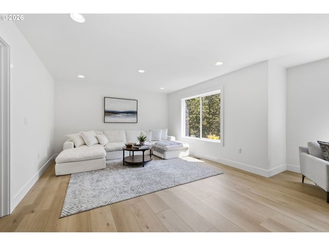 3445 SUMMIT SKY Blvd, Eugene, OR 97405