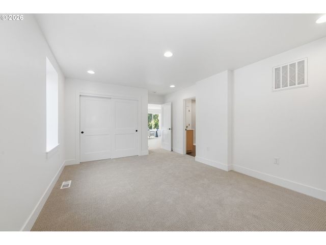 3445 SUMMIT SKY Blvd, Eugene, OR 97405
