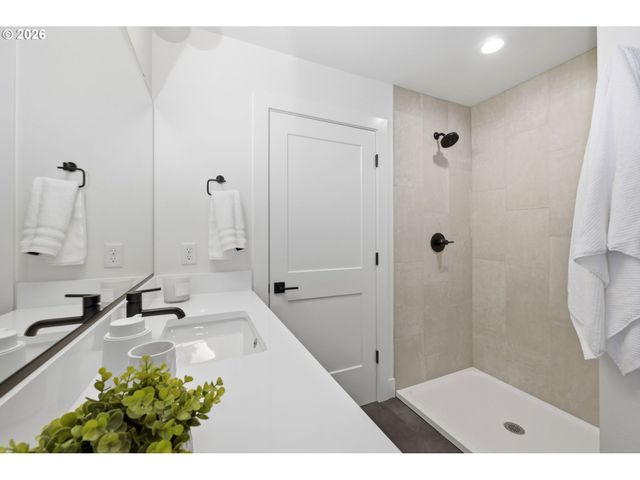3445 SUMMIT SKY Blvd, Eugene, OR 97405
