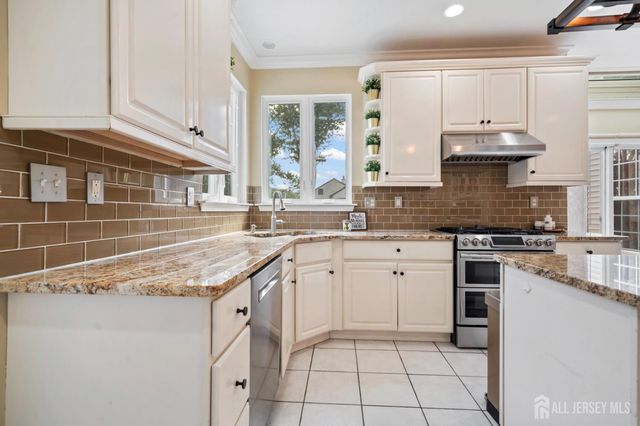15 Autumn Lane, East Brunswick, NJ 08816