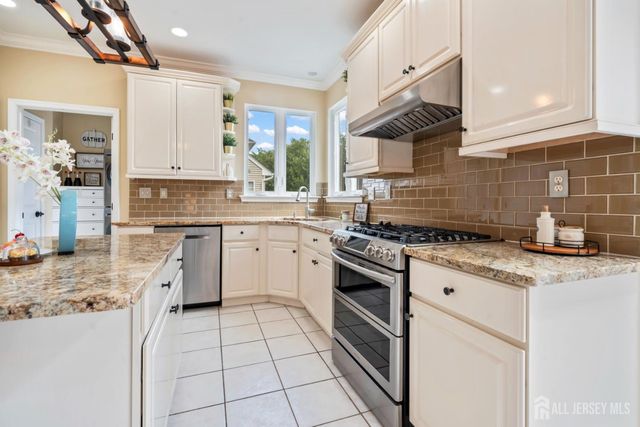 15 Autumn Lane, East Brunswick, NJ 08816
