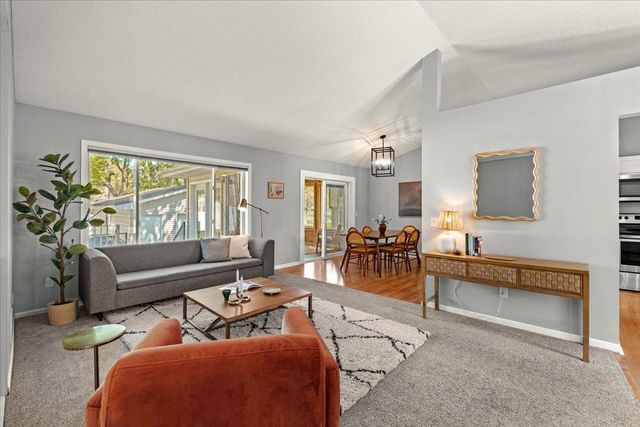 3210 Scott Avenue N, Golden Valley, MN 55422