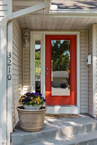 3210 Scott Avenue N, Golden Valley, MN 55422