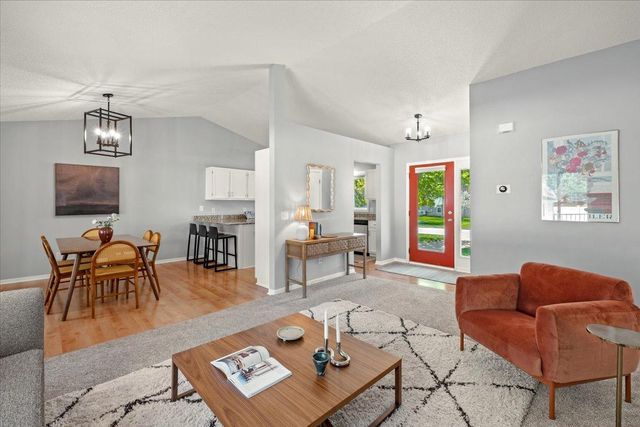 3210 Scott Avenue N, Golden Valley, MN 55422