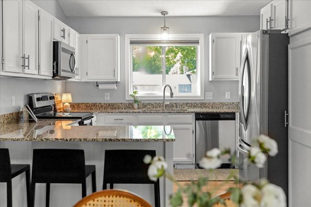 3210 Scott Avenue N, Golden Valley, MN 55422