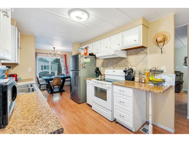 1005 FERRY St, Dayton, OR 97114