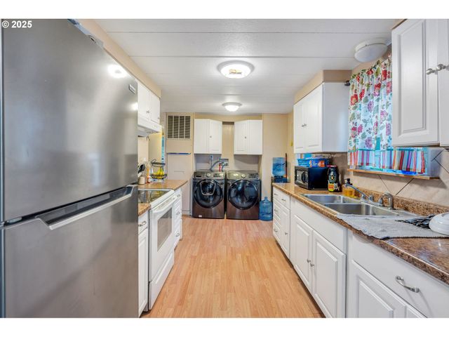 1005 FERRY St, Dayton, OR 97114