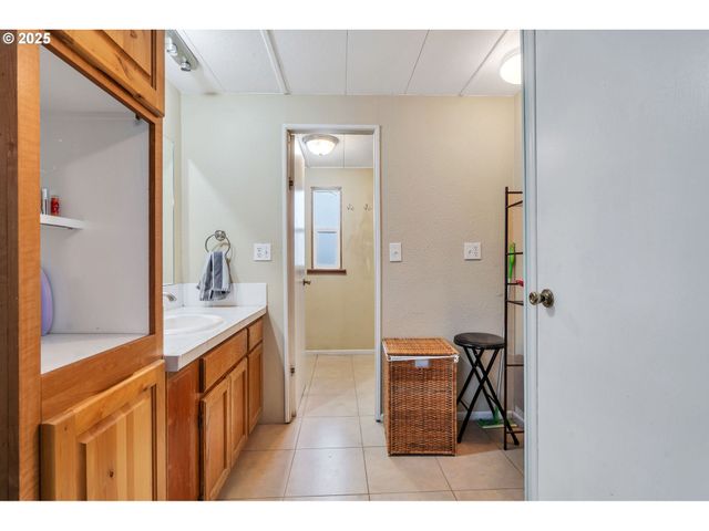 1005 FERRY St, Dayton, OR 97114