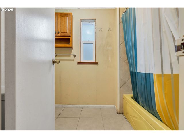 1005 FERRY St, Dayton, OR 97114