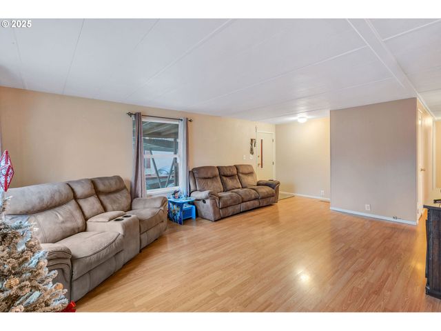 1005 FERRY St, Dayton, OR 97114