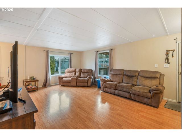 1005 FERRY St, Dayton, OR 97114