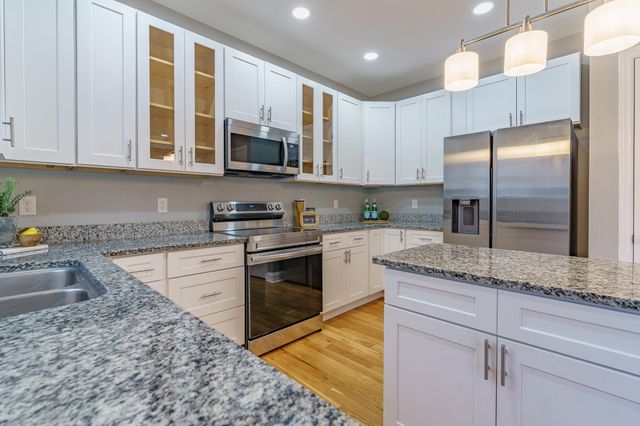11 Woodvale Avenue, Chattanooga, TN 37411