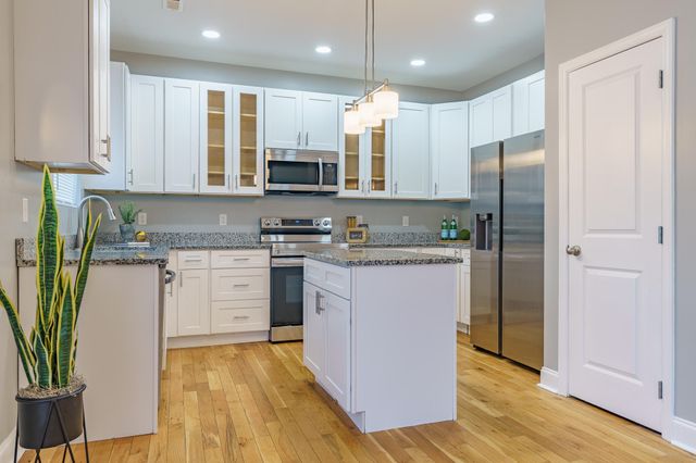 11 Woodvale Avenue, Chattanooga, TN 37411