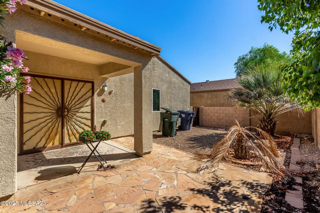 7012 S Red Maids Drive, Tucson, AZ 85756