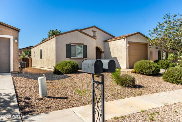 7012 S Red Maids Drive, Tucson, AZ 85756