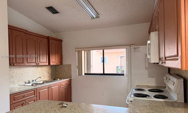 7880 W 29th Way 201, Hialeah, FL 33018