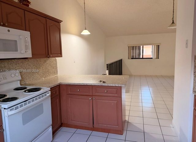 7880 W 29th Way 201, Hialeah, FL 33018