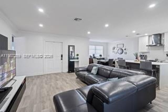 8461 NW 16th St 8461, Pembroke Pines, FL 33024