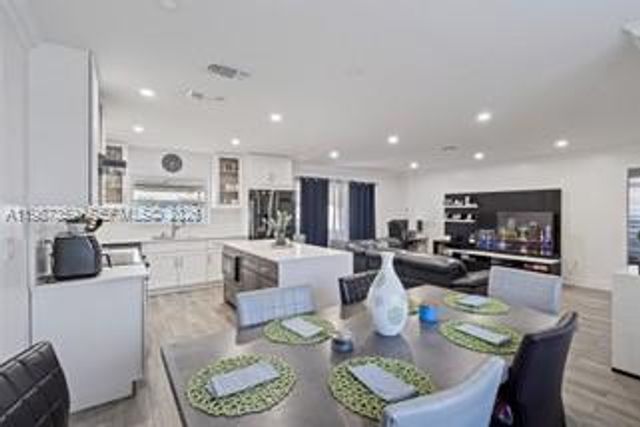 8461 NW 16th St 8461, Pembroke Pines, FL 33024