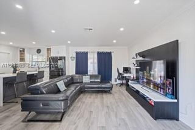 8461 NW 16th St 8461, Pembroke Pines, FL 33024